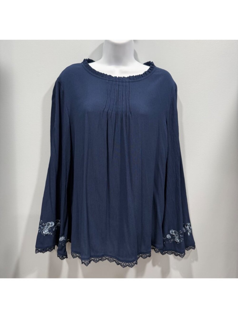 Time & Tru Romantic Boho Bell Sleeve Peasant Blouse Lace Trim Embroidery Size M - Picture 3 of 11